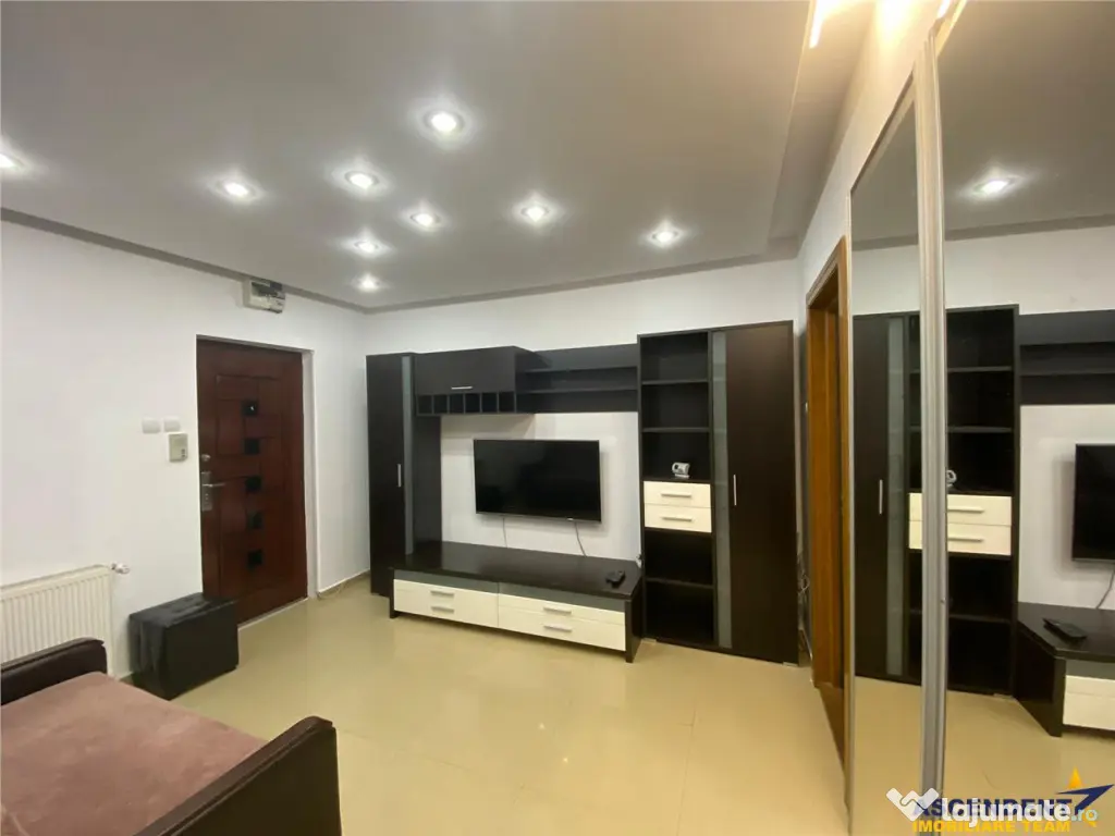 Decomandat, loc parcare, zona Grivitei, Brasov