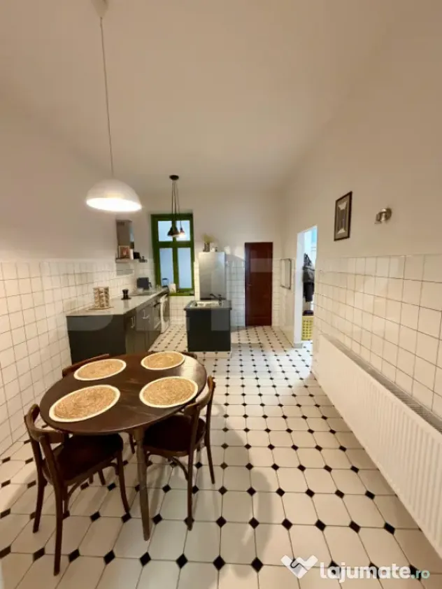 Apartament 2 camere, 71 mp, tavan inalt 3,30 m, garaj, Centr