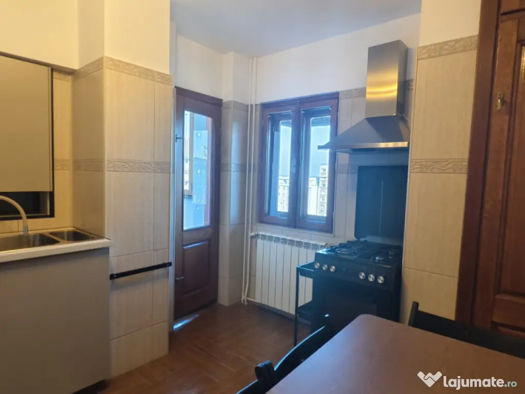 Apartament, 2 camere, ultracentral, etajul 8, Ploiești