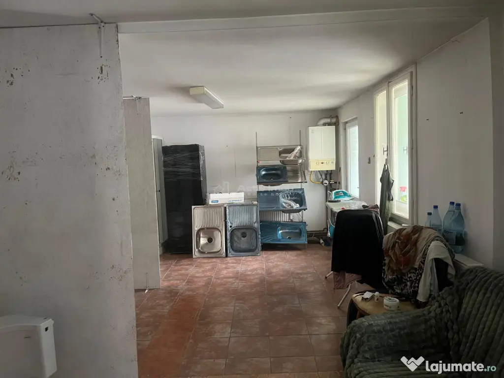 Caransebes, Chirie, Spatiu Comercial/Birouri