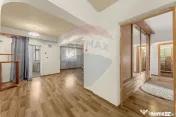 Apartament de vânzare cu 4 camere decomandat - Zona Intim 