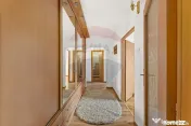 Apartament de vânzare cu 4 camere decomandat - Zona Intim 