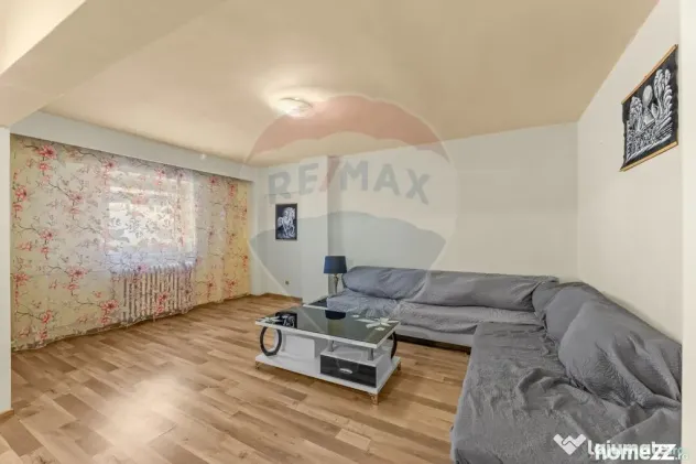 Apartament de vânzare cu 4 camere decomandat - Zona Intim - Arad (Arad)