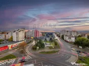 Apartament de vânzare cu 4 camere decomandat - Zona Intim 