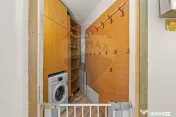 Apartament de vânzare cu 4 camere decomandat - Zona Intim 