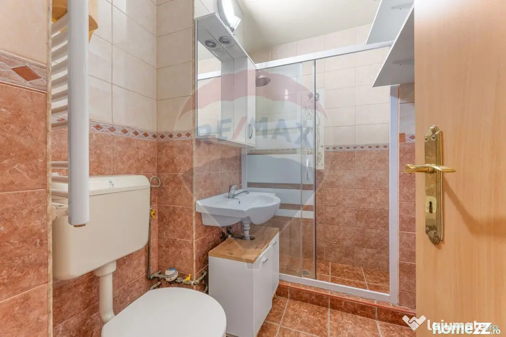 Apartament de vânzare cu 4 camere decomandat - Zona Intim - Arad (Arad)