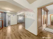 Apartament de vânzare cu 4 camere decomandat - Zona Intim 