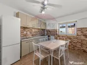Apartament de vânzare cu 4 camere decomandat - Zona Intim 