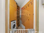 Apartament de vânzare cu 4 camere decomandat - Zona Intim 