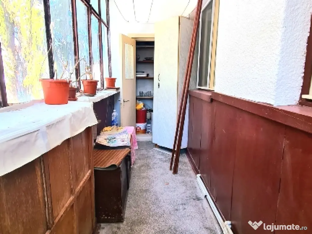 Vand apartament 2 camere, dec. et. 1, balcon mare, Curtea de Arges, str. Elena Cuza