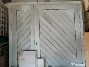 Uși duble cu obloane (de aluminiu). 