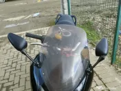 Moto Kawasaki ER6F 650 2006 – lovită dreapta – pornește