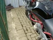 Moto Kawasaki ER6F 650 2006 – lovită dreapta – pornește