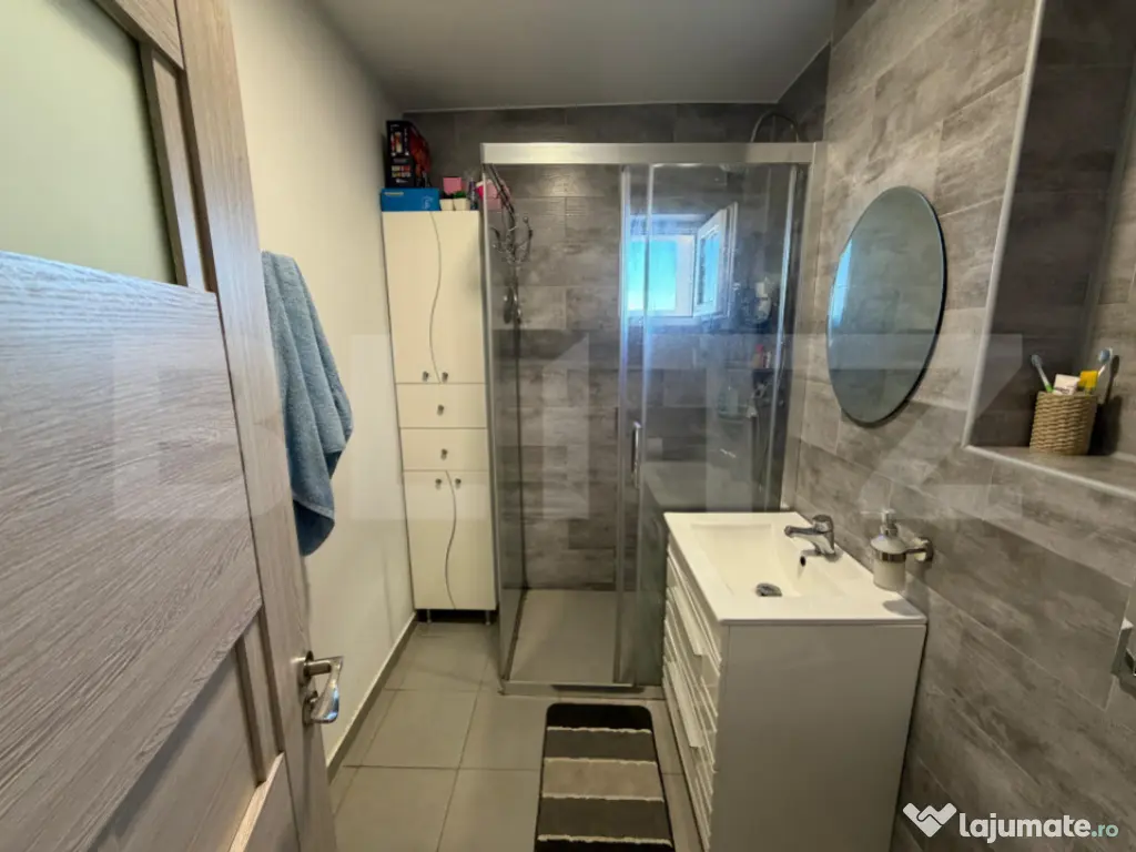 Apartament de vânzare, cu 3 camere