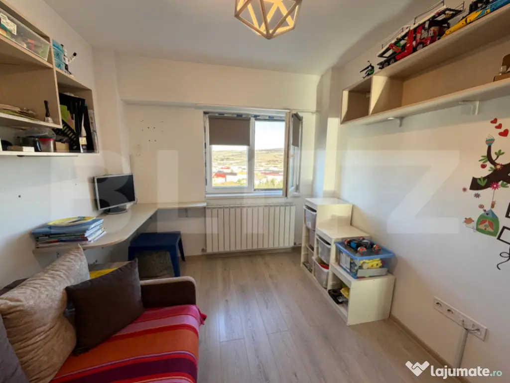 Apartament de vânzare, cu 3 camere