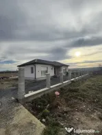 Casă modernă 2025, 92 mp utili, 7.5 ari teren – mobilat?