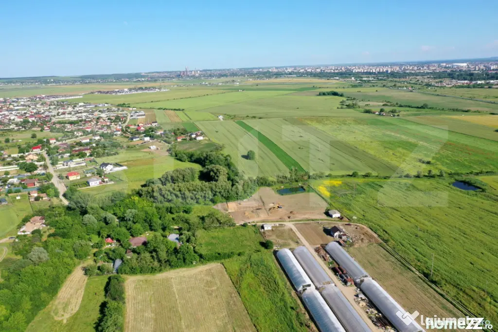 Teren EV și IV cu casă, 29.600 mp, utilități și acces f
