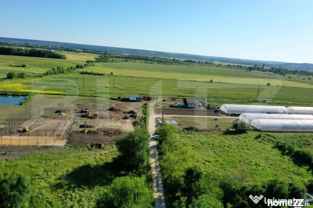 Teren EV și IV cu casă, 29.600 mp, utilități și acces f