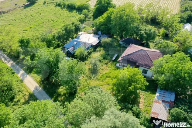 Teren EV și IV cu casă, 29.600 mp, utilități și acces f