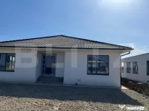 Vand casa individuala Santandrei cu gard de imprejmuire din