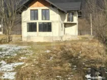 Casa etaj la rosu, 150 mp utili, 2460 mp teren, Campulung Mo