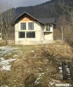 Casa etaj la rosu, 150 mp utili, 2460 mp teren, Campulung Mo