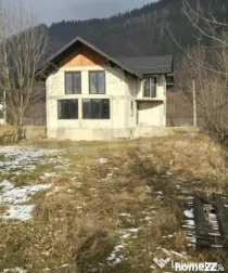 Casa etaj la rosu, 150 mp utili, 2460 mp teren, Campulung Mo