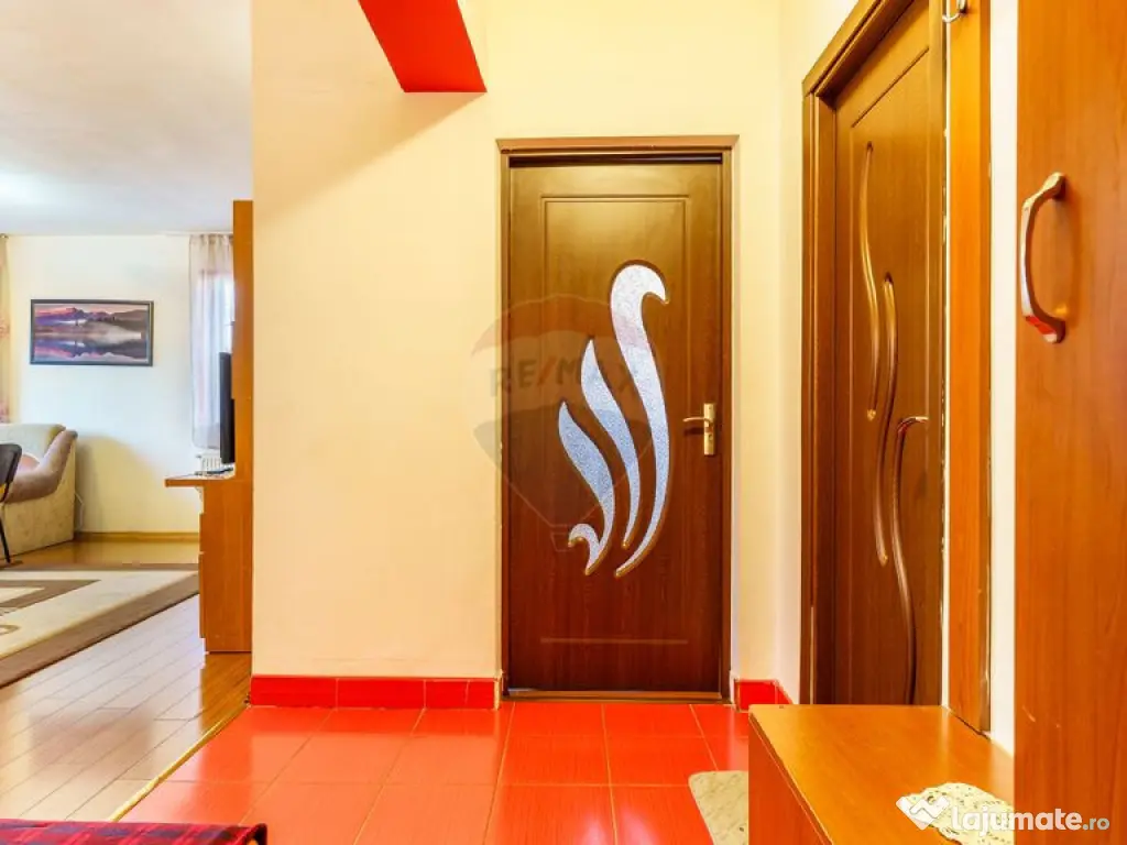 Apartament de vanzare, 2 camere, Str. Florilor Nr.186, Fl...