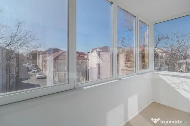 Apartament modern cu 3 camere, central, etaj 1
