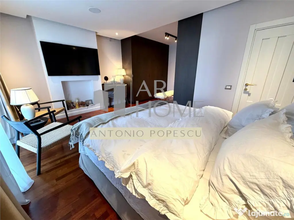 Apartament 3 camere alcatuit din 2 ap de 2 camere unite,Ploi