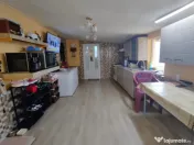 Imobil cu 2 constructii, anexe și 670 mp teren, utilități 