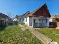 Casă din cărămidă, 4 camere, șură și curte mare – S