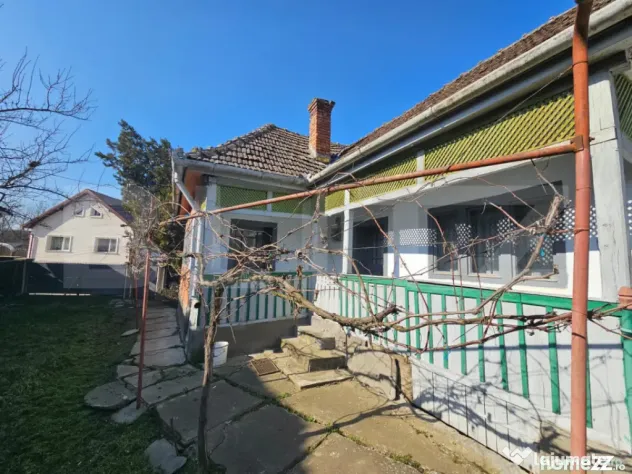 Casă din cărămidă, 4 camere, șură și curte mare – S - Sancel (Alba)