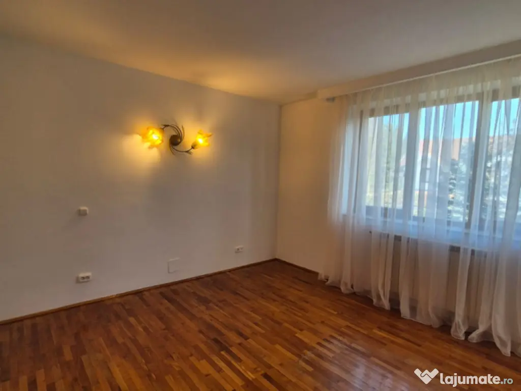 Vila Lux 6 camere, Garaj & Piscina & Terasa SU 300 mp, Teren