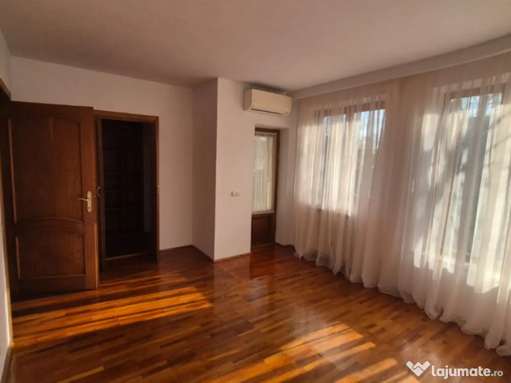 Vila Lux 6 camere, Garaj & Piscina & Terasa SU 300 mp, Teren