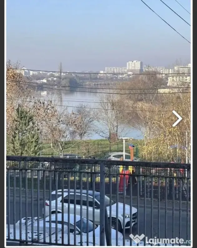 Piata Delfinului sp com, suprafata totala: 360 mp. Inalti...