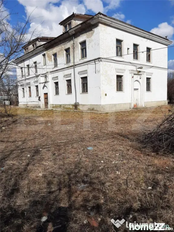 Cladire vanzare pe 3 nivele suprafata 600 mp - Filipestii De Padure (Prahova)