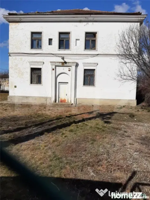 Cladire vanzare pe 3 nivele suprafata 600 mp - Filipestii De Padure (Prahova)