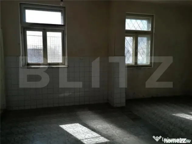 Cladire vanzare pe 3 nivele suprafata 600 mp - Filipestii De Padure (Prahova)