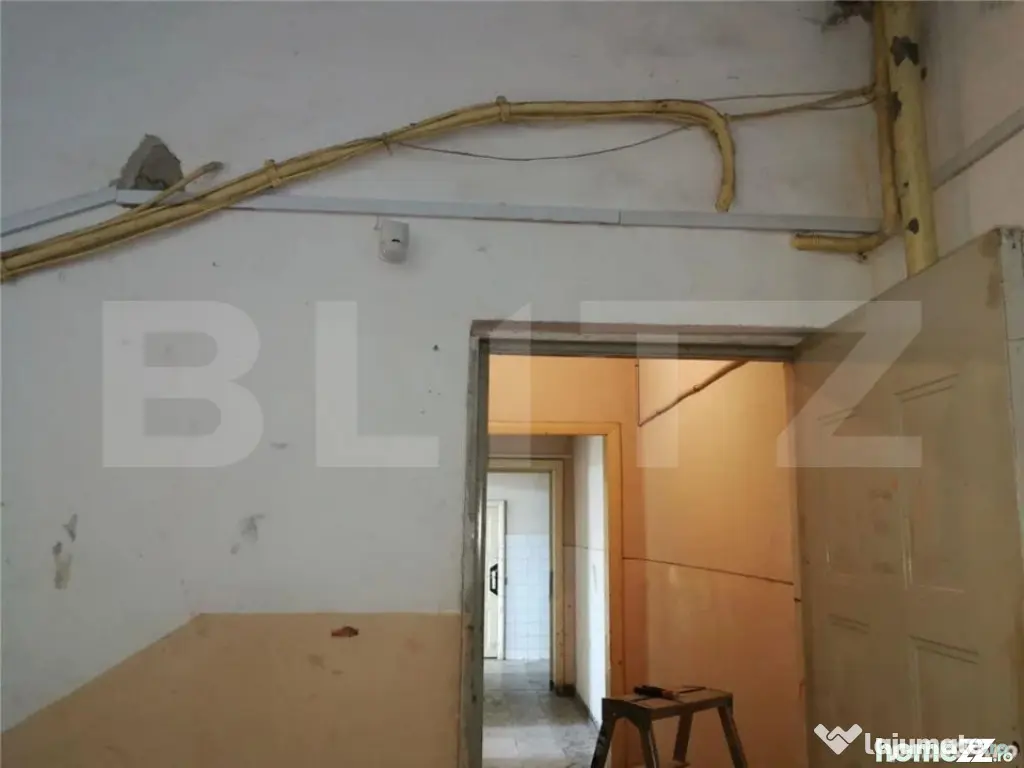 Cladire vanzare pe 3 nivele suprafata 600 mp - Filipestii De Padure (Prahova)