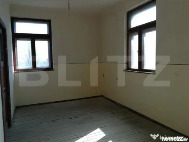 Cladire vanzare pe 3 nivele suprafata 600 mp - Filipestii De Padure (Prahova)