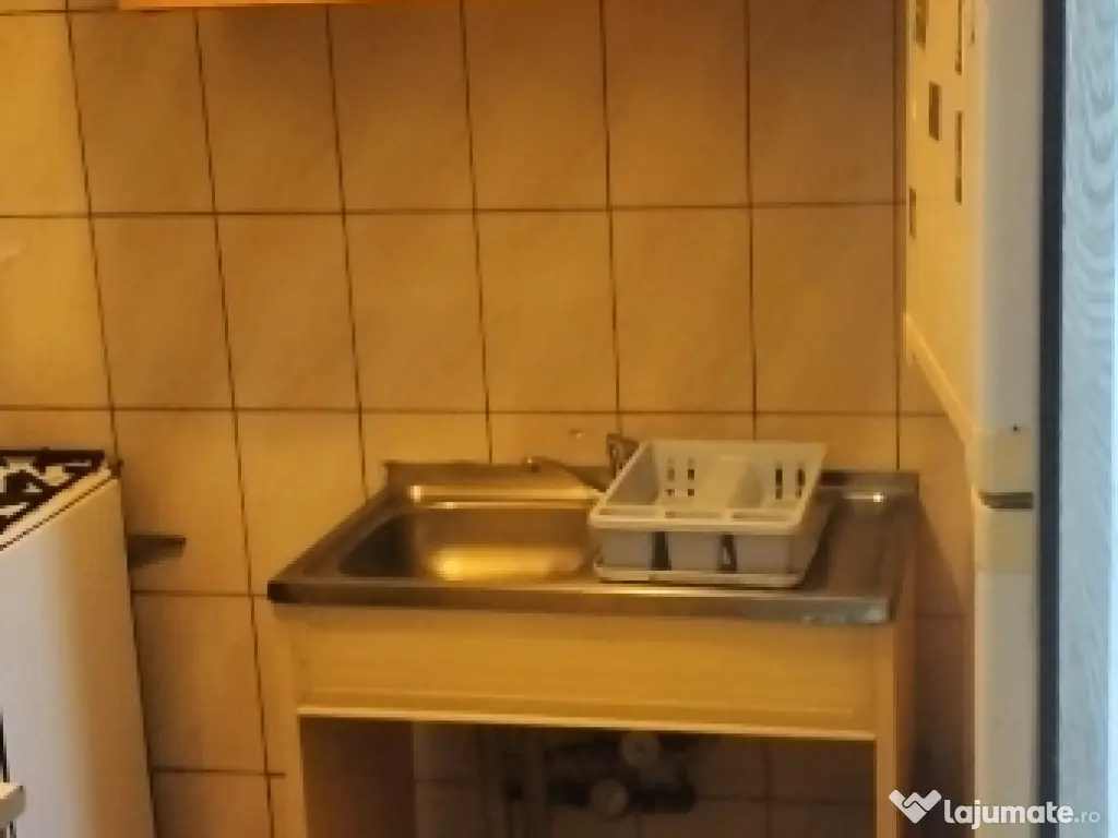 Garsoniera de închiriat