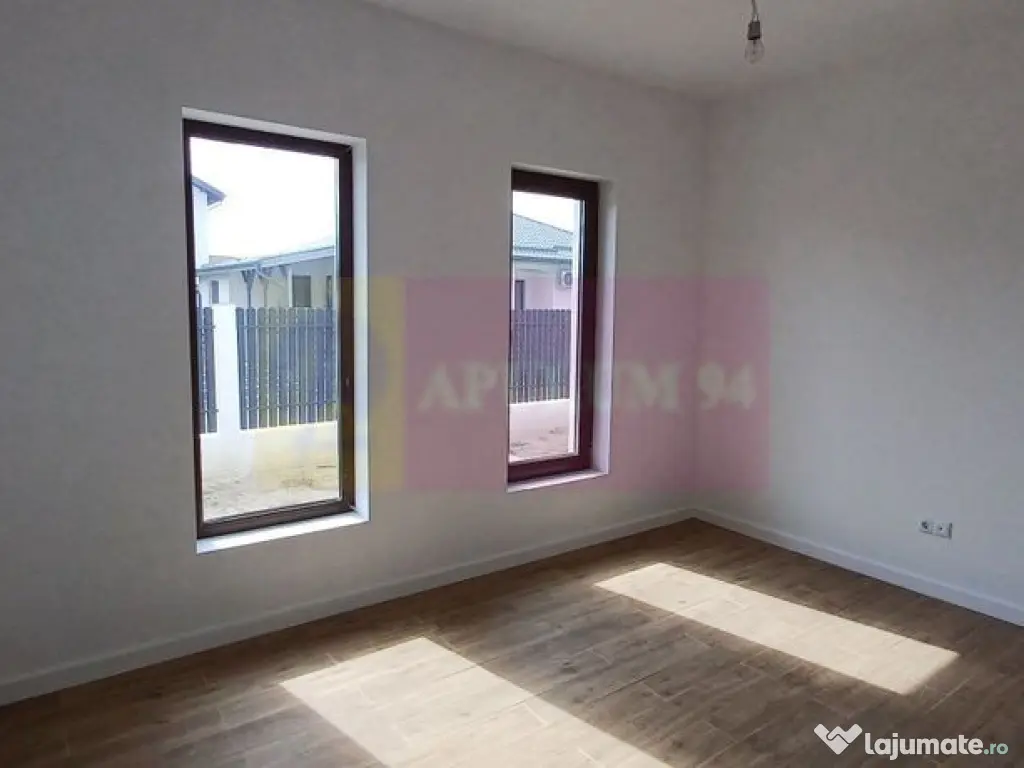 Săbăreni, casă nouă tip parter, cu pod mansardabil