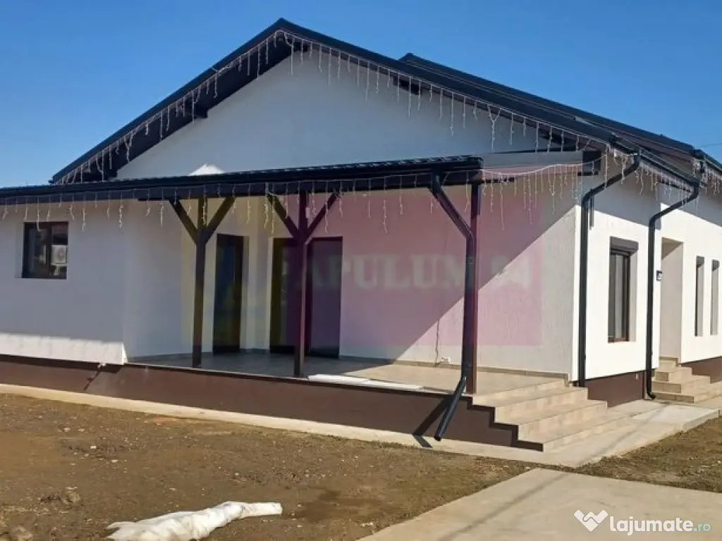 Săbăreni, casă nouă tip parter, cu pod mansardabil