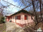 Casa taraneasca traditionala pe parter cu gradina si livada