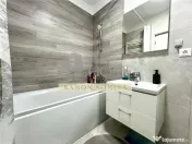 Apartament 3 camere, de lux, parcare privata, zona Vest, Plo 