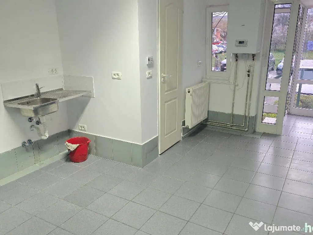 Inchiriez spatiu in Deva, zona Spitalul Judetean, suprafata utila 20 m