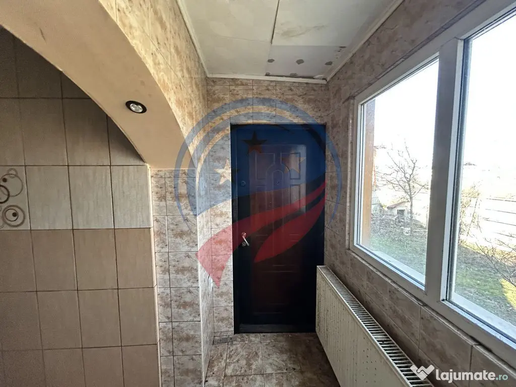 Vilă spațioasă D+P+E+M, 400 mp | Curte generoasă 400 ...