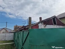 Casa de demolat cu teren mare in Bors