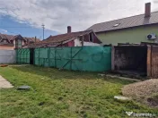 Casa de demolat cu teren mare in Bors 